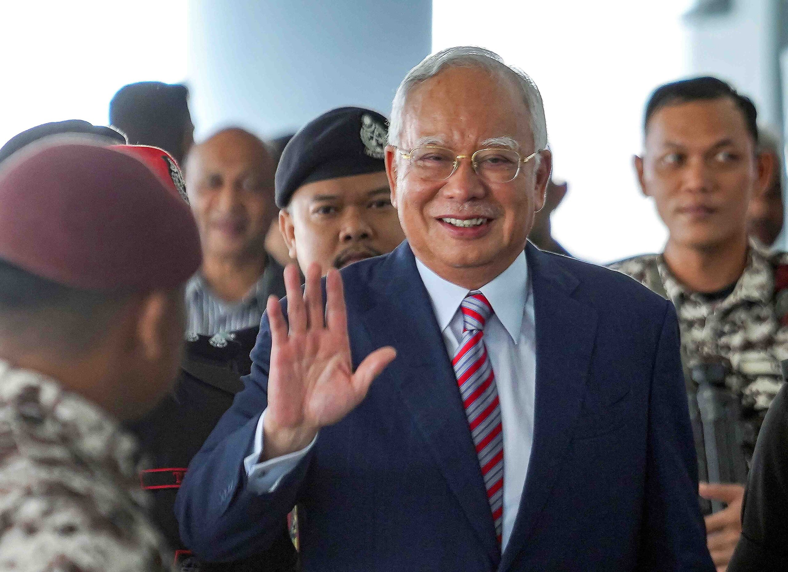 “Rindu Bossku?”, Kembali Bermain Dalam Kalangan Rakyat