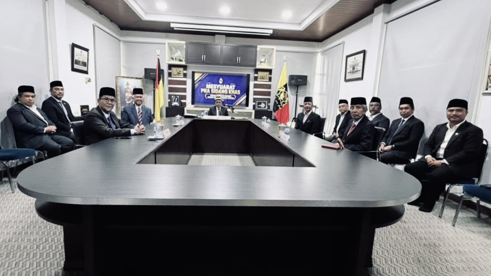 PEMBESAR NEGERI SEMBILAN ADAKAN PERTEMUAN DI BALAI TUNKU BESAR TAMPIN